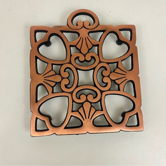 Pampered Chef 2008 Round Up Heart Collectible Cast Iron Copper Tone Coat Trivet - Picture 2 of 16